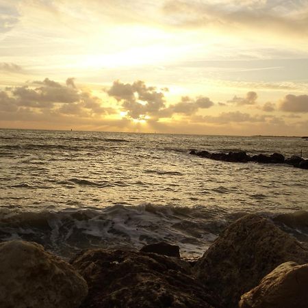 Calme Et Serenite La Rochelle  Bilik gambar